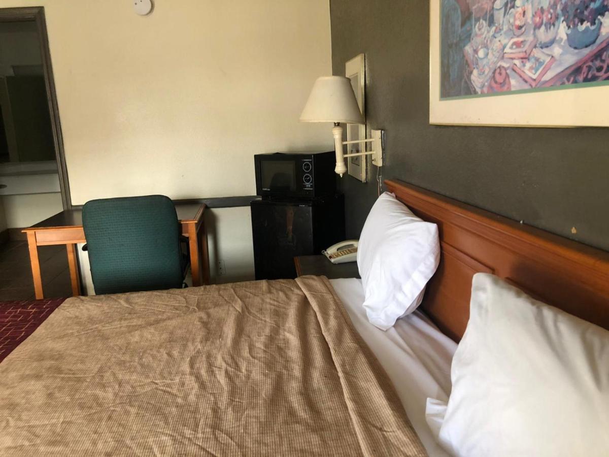 Airport Inn And Suites Талса Екстер'єр фото