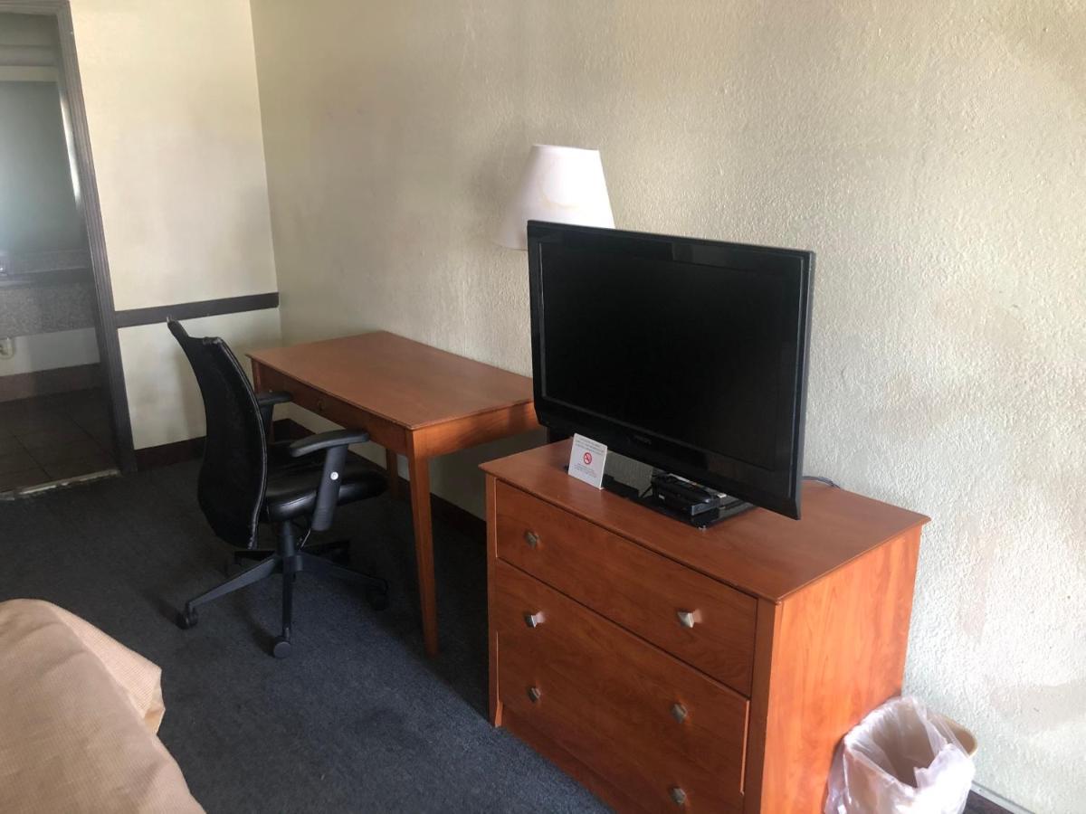 Airport Inn And Suites Талса Екстер'єр фото