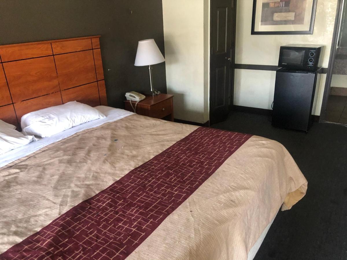 Airport Inn And Suites Талса Екстер'єр фото