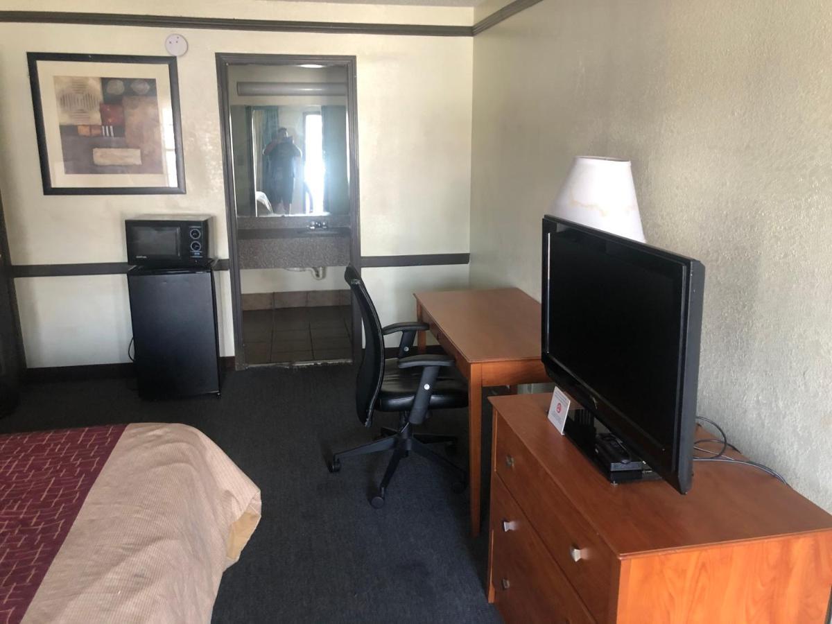 Airport Inn And Suites Талса Екстер'єр фото